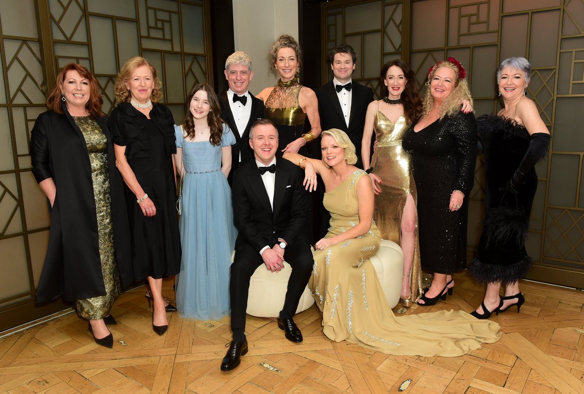 quietgirlfilm's tweet photo. Lá nach ndéanfaimid dearmad air riamh! A day we’ll never forget! So proud to have brought #AnCailínCiúin #TheQuietGirl all the way to an historic Oscar nomination! And to have so many of our cast, crew and family with us! Ag súil go leanfaidh scannáin Gaeilge eile an cosán seo 💚 https://t.co/MaqvPNIuCx