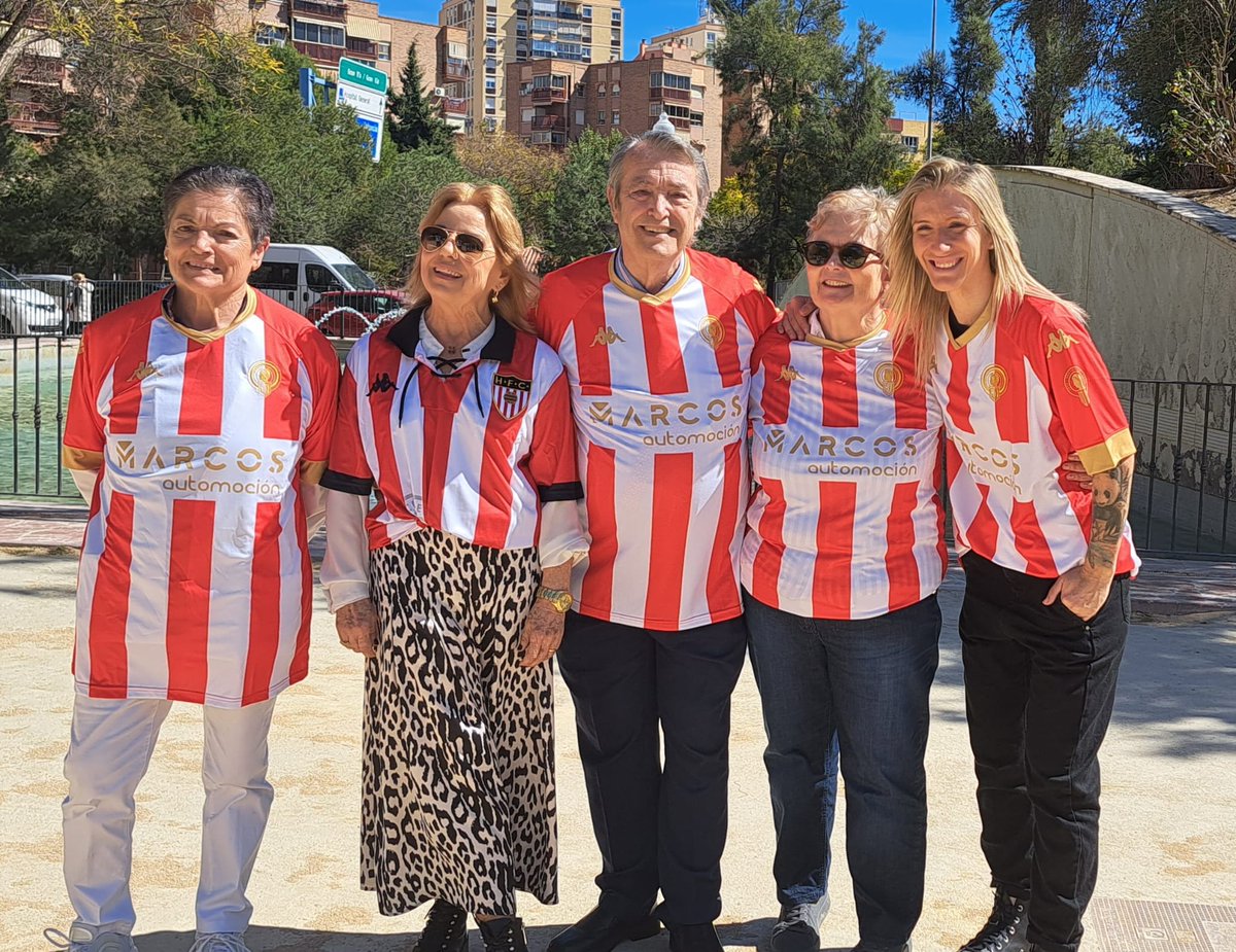 andrealicante's tweet photo. @planetaHCF gracias por mencionar a las tres nuevas embajadoras del @cfhercules femenino-70 y nuestro míster, D.Enrique Vidal. 

Ha sido el único medio que ha citado a mis compañeras: Mari Carmen Mira, Rosa María Giner y @carmenarcem1 (Kubalita) y
@Rubyy23 https://t.co/fCnTIS3H6i
