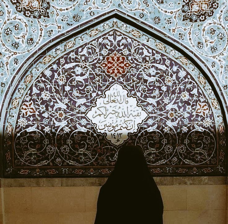 ياذاَ المَعالي عليكَ معْتَمدي
طوبىٰ لمنْ كنت أنتَ مولاه
طوبىٰ لمنْ كانَ خائفاً وجِلاً
يشكوا إلى ذِي الجلال بلواه
لوْ هبتْ الريح من جوانبَه
خرَّ صريعاً لما تغشَاه
ومابِه من علةٍ ولا سقم 
أْكثر من حبِه لمولاه 
إذا خلا في الظلام مبتهلاً
اكرمه الله ثم أدناه 🙏🏻
.