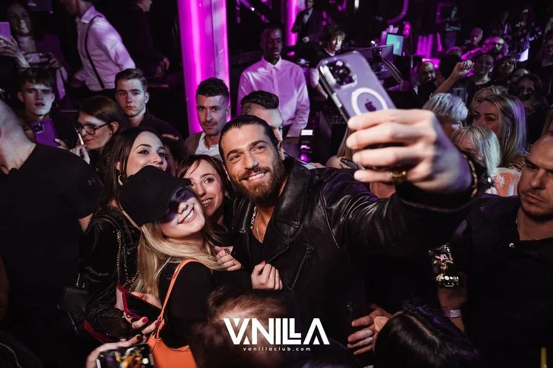 Alcuni scatti durante i festeggiamenti per il compleanno del Vanilla &amp; per la Festa della Donna con Can.

#CanYaman #BreakTheWallTour2023 #CanYamanForChildren  #vanillaclub #switzerland