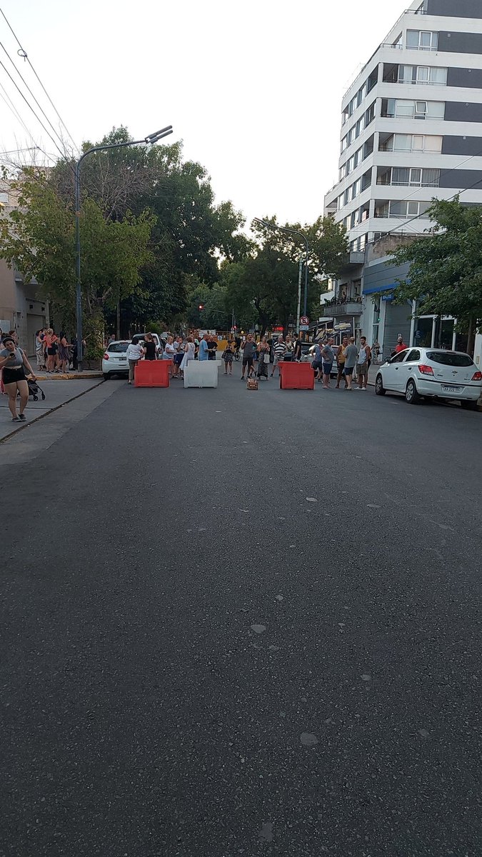 FerRagel's tweet photo. @OficialEdesur @C5N @cronica @todonoticias @gcba corte  av.jonte 3500 10 días sin luz 😡 https://t.co/95GSNPPp2e