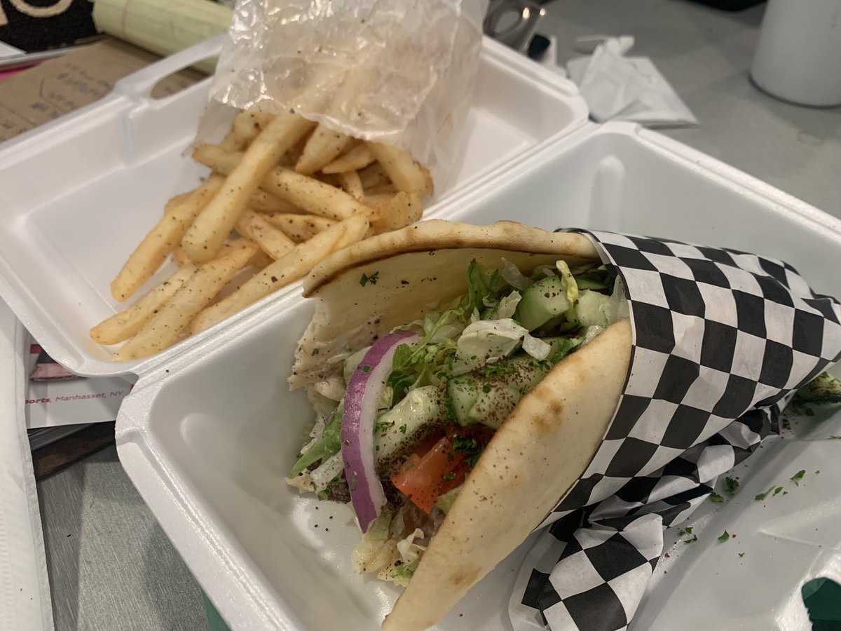 Sparkle Donkey (@sparkledonkeytq) on Twitter photo #SparkleTownFoodTruckVillage is starting to get busy. The food from #momoskebab is 🔥 #SparkleTownFoodTruckVillage is starting to get busy. The food from #momoskebab is 🔥
