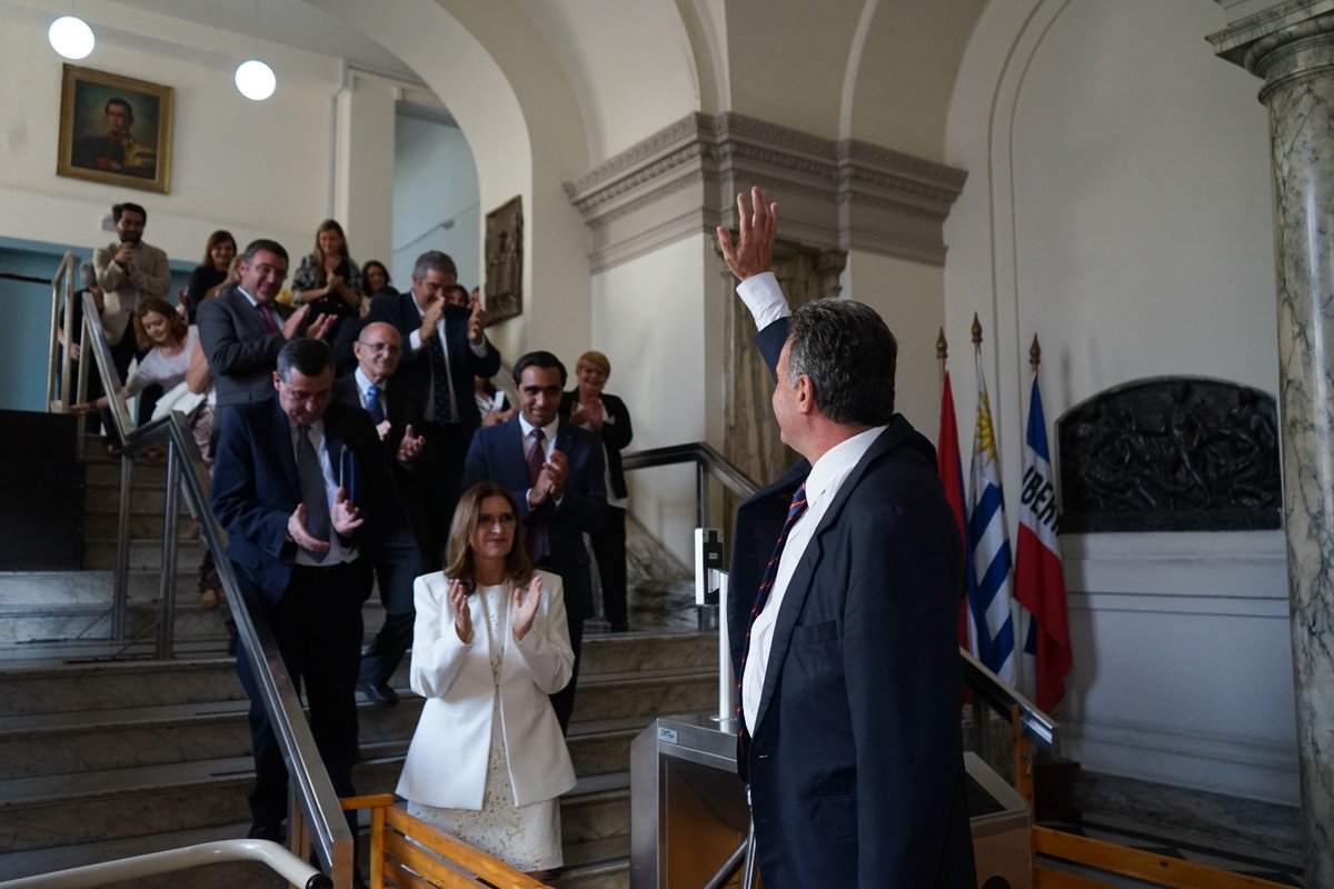 Durante la ceremonia se llevó a cabo también la despedida del ministro saliente, <a href="/DrDanielSalinas/">Daniel Salinas</a>, a quien agradecemos por su excelente gestión, calidez humana y gran trabajo. Le deseamos mucho éxito en su nuevo camino.