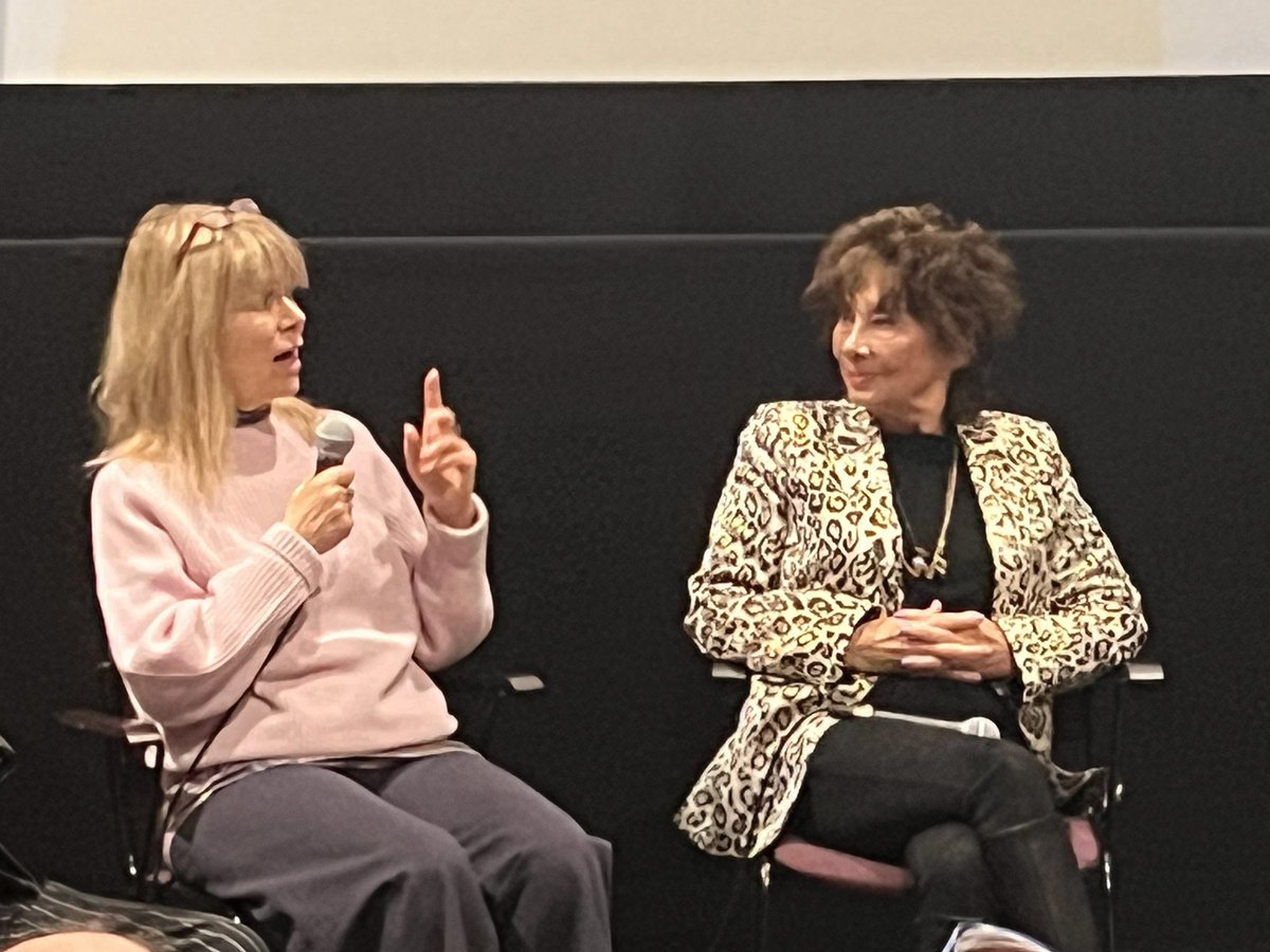 Smithyshere's tweet photo. Twice Granddaughters Upon A Time as #CaroleAnnFord & #JessicaCarney share memories of #FirstDoctorWho & #WilliamHartnell with @SBCranford at @DWASonline’s #TimeAndRiverside celebration @RiversideLondon with a dapper #Dalek #NickEvans & a #Sensorite sending thoughts telepathically https://t.co/5EmfZ6Y3Aq