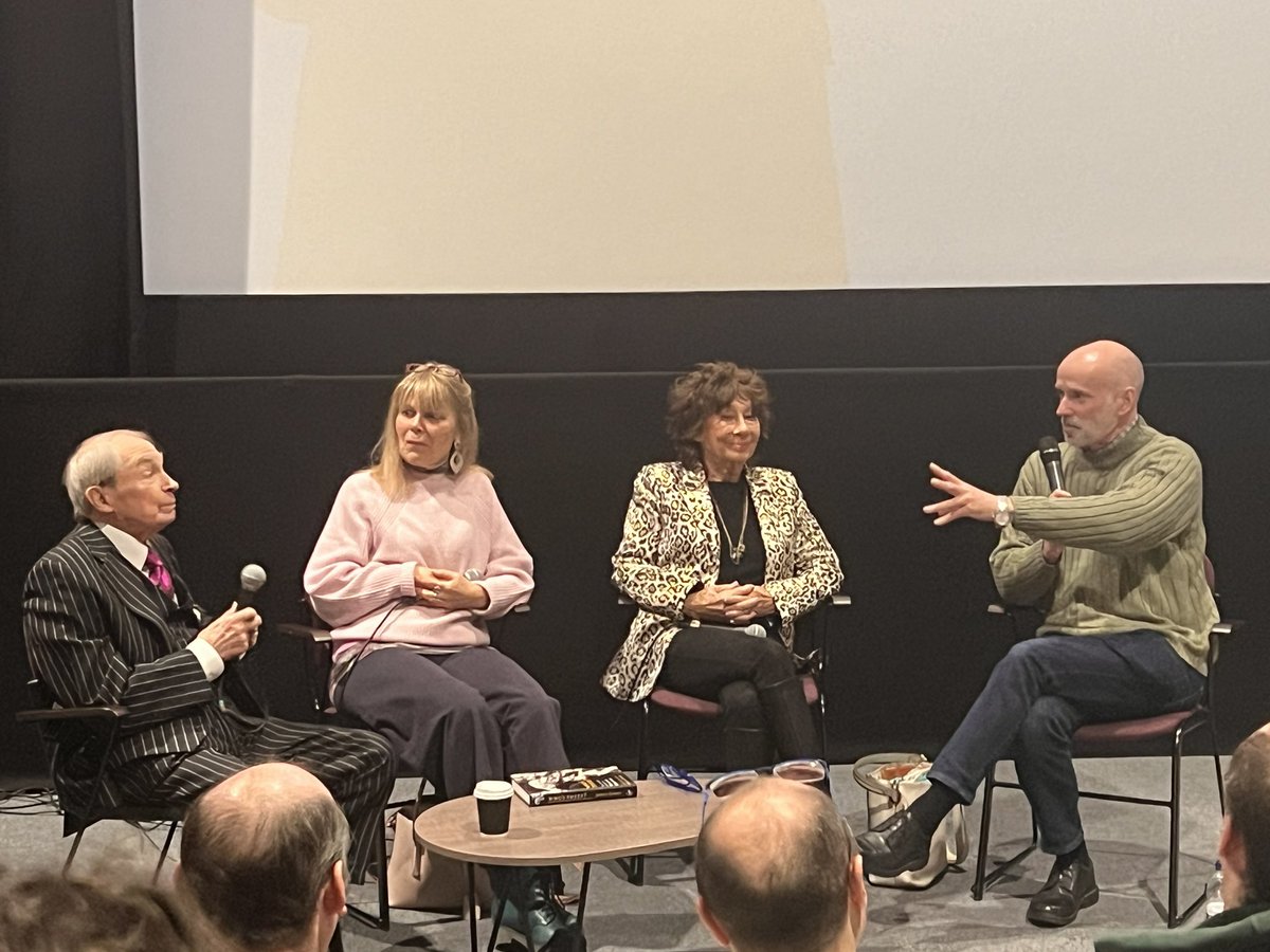 Smithyshere's tweet photo. Twice Granddaughters Upon A Time as #CaroleAnnFord & #JessicaCarney share memories of #FirstDoctorWho & #WilliamHartnell with @SBCranford at @DWASonline’s #TimeAndRiverside celebration @RiversideLondon with a dapper #Dalek #NickEvans & a #Sensorite sending thoughts telepathically https://t.co/5EmfZ6Y3Aq