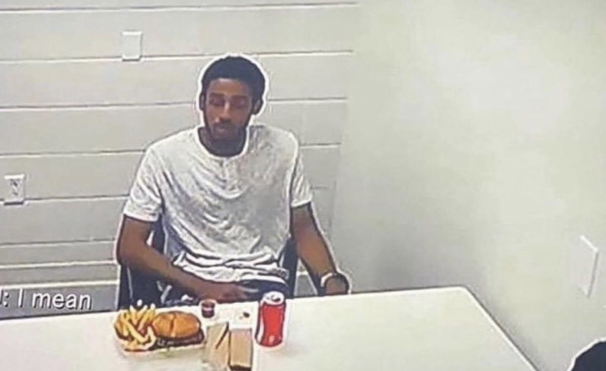Noorthevirgo's tweet photo. me in the courtroom after they offer me drakes concert tickets if i snitch https://t.co/GPZH7Rwo7T
