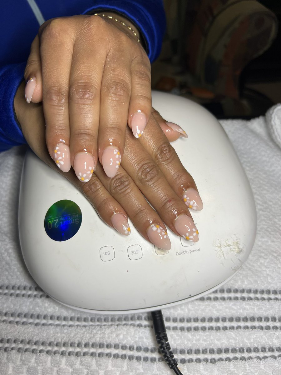 GlamByMariela's tweet image. Daisy daisy 🌼💐
•
•
•
•
#daisynails #flowernails #nails #naildesigns #designs #acrylics #acrylicnails #arlington #arlingtonnails #arlingtonnailtech #texas