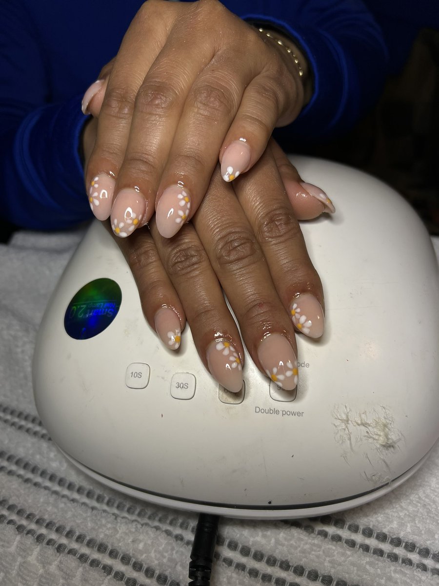 GlamByMariela's tweet image. Daisy daisy 🌼💐
•
•
•
•
#daisynails #flowernails #nails #naildesigns #designs #acrylics #acrylicnails #arlington #arlingtonnails #arlingtonnailtech #texas