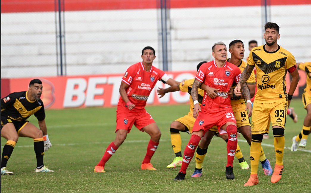 No fue lo que esperábamos. Responsables y dando la cara estamos claro que estamos en deuda y solo el trabajo y resultado nos podrá lavar la cara. Esto aún empieza y tenemos que dejar la vida. Arriba Cienciano ♥️⚽️ Grupo unido y fuerte no hagan caso a rumores