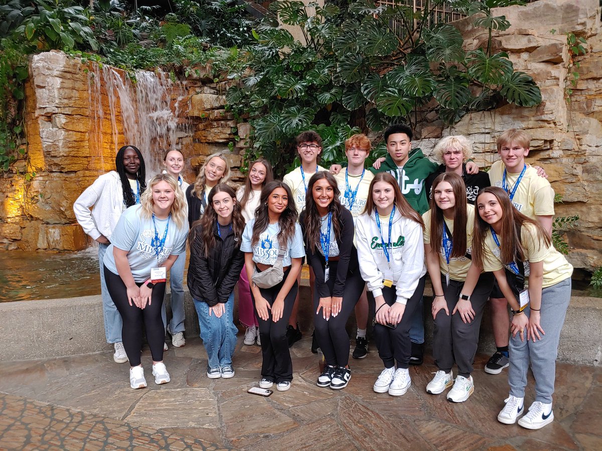 StaleyBusDept's tweet photo. A full day of presentations and role plays. Now for dinner and DECA guest speaker. @SHSFalcons @TheNestSHS https://t.co/AO64uagfhz