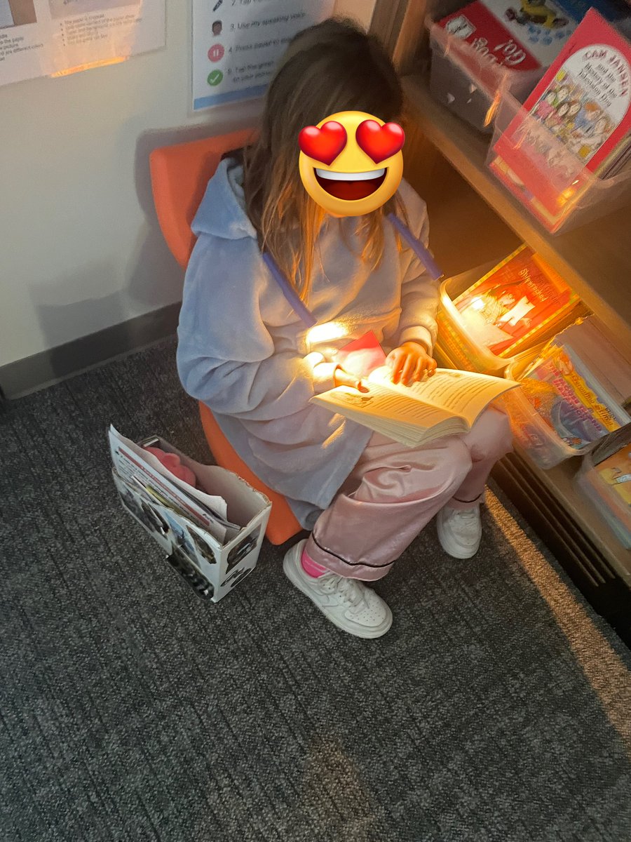 robin_schuh's tweet photo. CCSD Reads Week, Spirit Week & Read 4 Funds 🤪#PJDay #FlashlightReading https://t.co/EJrv18OuJJ