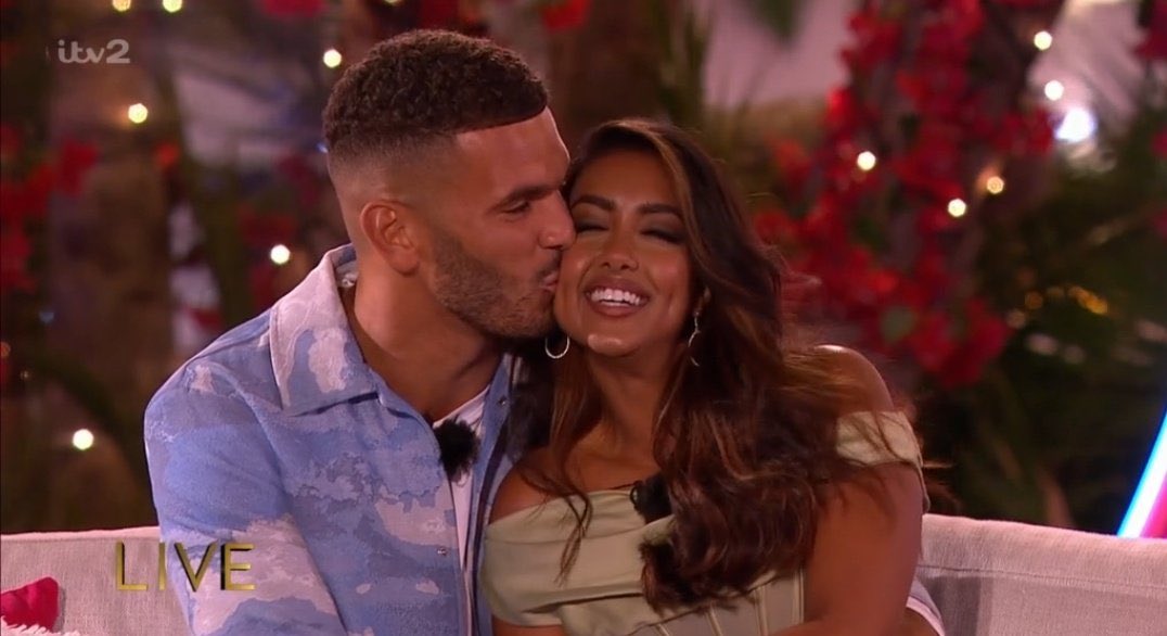 emmarussell121's tweet photo. STUNNING STUNNING STUNNING #loveisland https://t.co/10fdMyfVqS