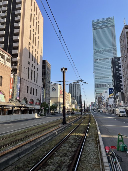 大阪。普通に寒い。3月の底意地のわるさよ。朝のマスク率高い。3年だもんな。セーターとダウンジャケット。 