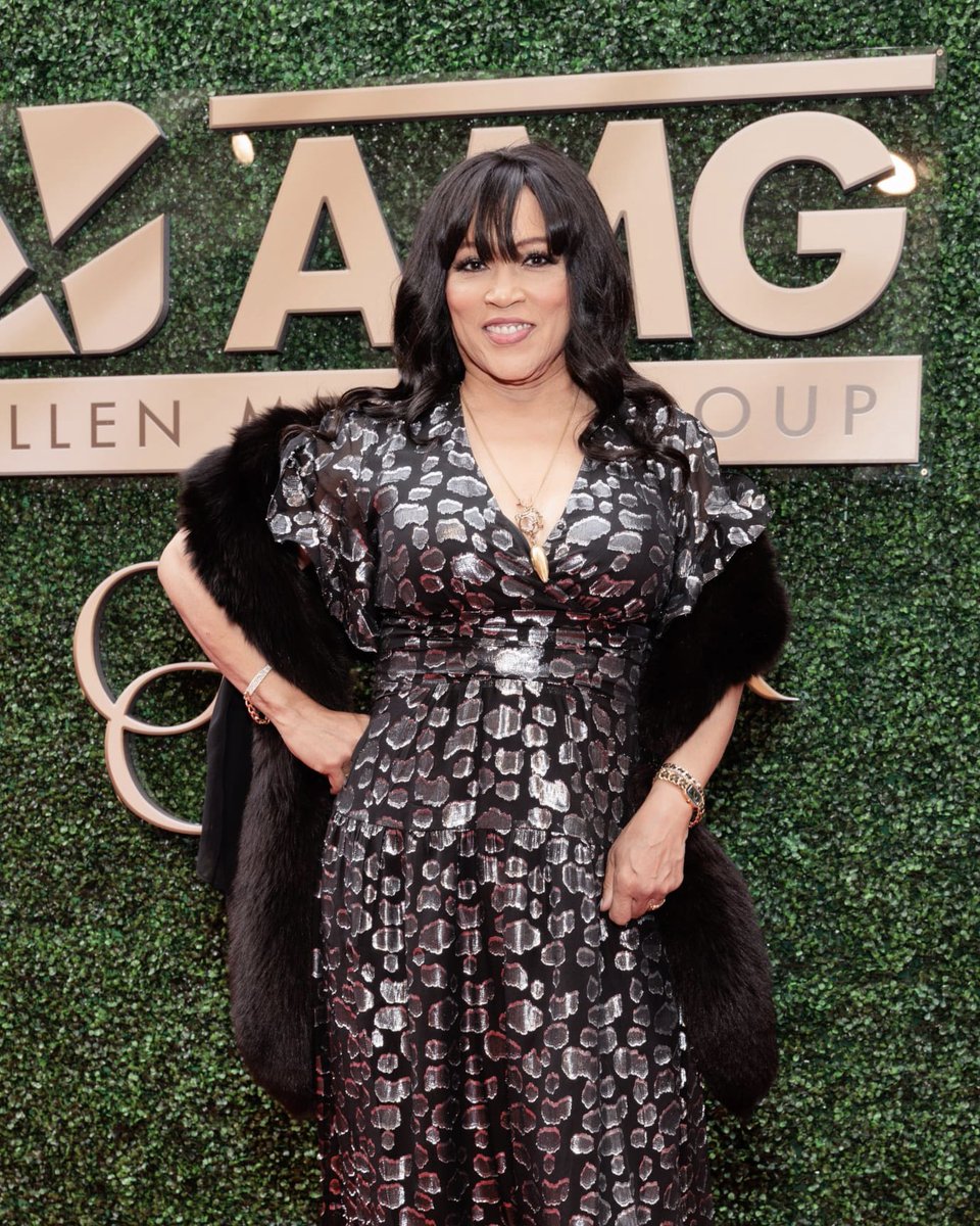 JackeeHarry's tweet photo. #Oscars night! ✨ https://t.co/CTn2FbCBSh