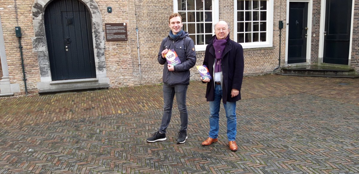 Achter mij in Dordrecht vond in 1572 de 1e onafhankelijke Statenvergadering plaats.  Ga stemmen #stemvolt #generatievolt #voltzuidholland