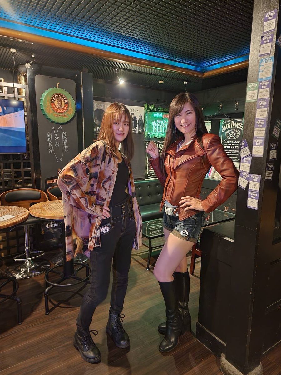 kazuyochannel's tweet photo. 北海道モーターサイクルショウの後は娘の(次女)のライブを観に行ってきたよ！

子供の時はピアノの練習やコンクールの付き添いをしていたけれど、バンドは初めて✨

頑張っていた〜！
応援しなくちゃね💓

#thefullmonkey 
#親娘 
#ライブ #live #ライヴ 
#ベースギター
#bassguitarist 
#20代 https://t.co/k1T8nvi6rC