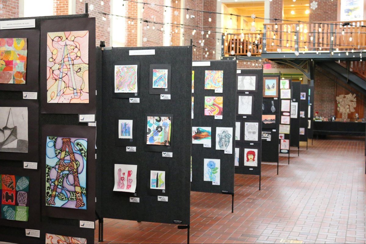 Embrace #NationalYouthArtMonth #AtTheMuseums! Sunday, March 19 is your last day to wander through the rows of art from students at over fifty Springfield schools! springfieldmuseums.org/exhibitions/sp… @SpringfieldK12