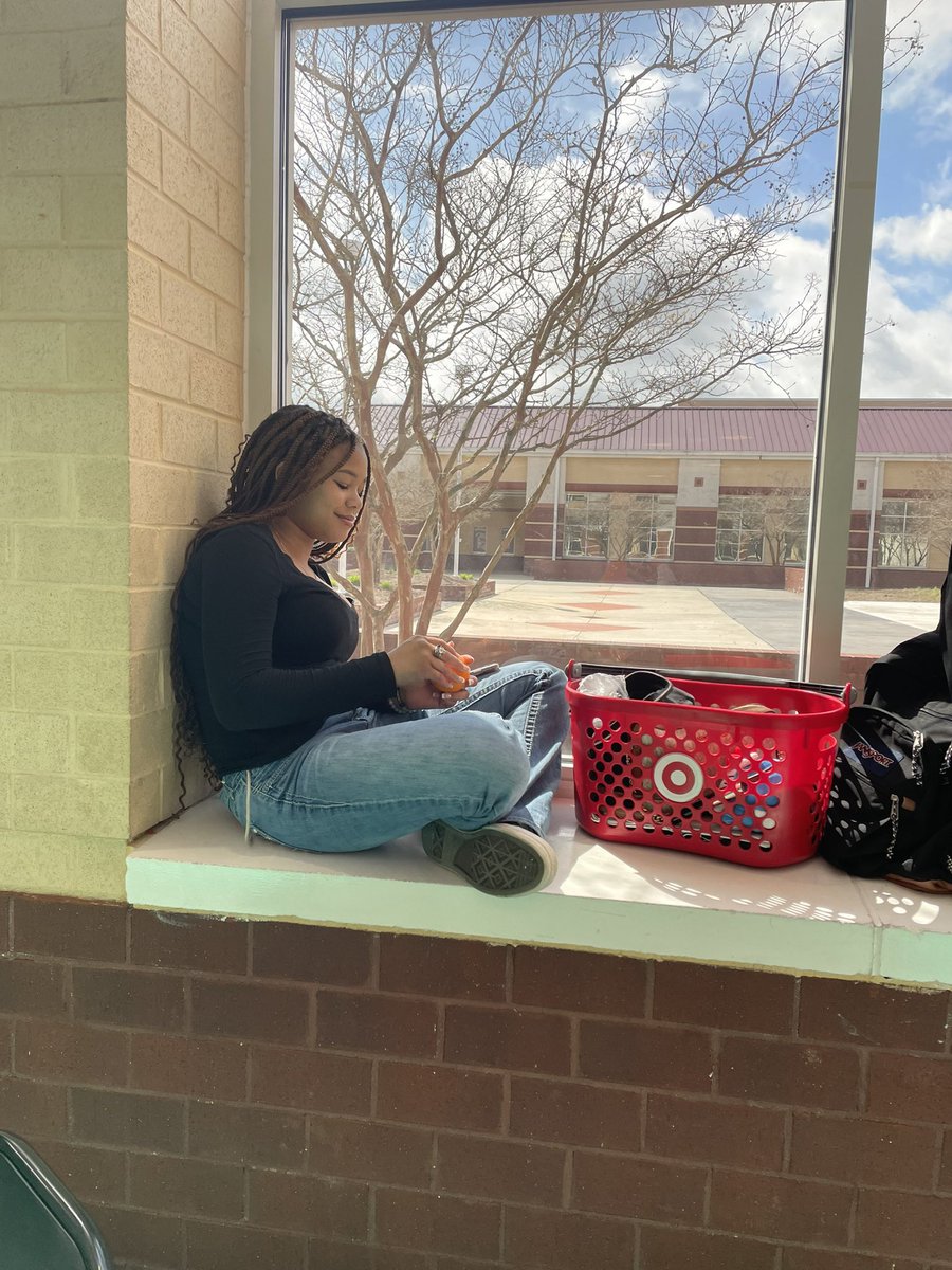 studentofedu's tweet photo. Today, we celebrated Creativity! Thank you to those students that brought Anything But a Bookbag 😂 #positivityproject #jaymrobinson https://t.co/L2EJAFAlaV