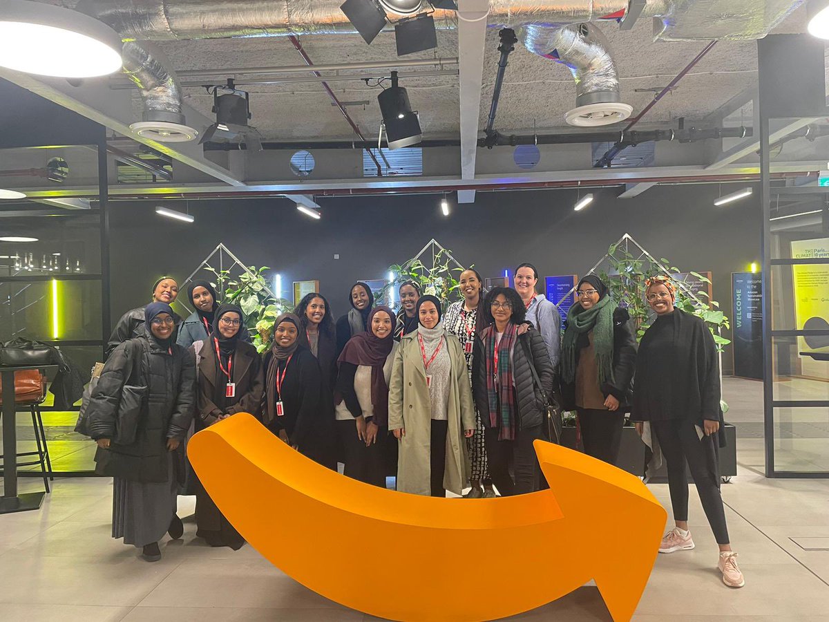 somalisintech's tweet photo. What an evening! Thank you to the everyone who joined us  for our Smart Salary Negotiations event at @amazon 

We’re feeling very empowered by the honest and transparent discussions that took place. 💛💪🏾 https://t.co/oROu1uZLeD