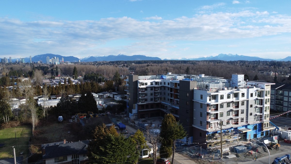 VanMarInc's tweet photo. We are making the most of the nice weather at our Options project in Surrey. Siding and paint is progressing and we are preparing to mobilize landscapers for the courtyard area. #NewCommonsDevelopmentConsultants #BoniMadisonArchitects https://t.co/jKKB9zOc13