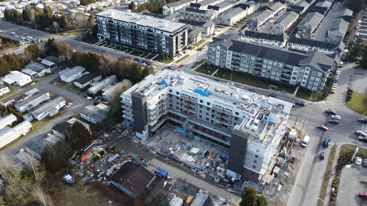 VanMarInc's tweet photo. We are making the most of the nice weather at our Options project in Surrey. Siding and paint is progressing and we are preparing to mobilize landscapers for the courtyard area. #NewCommonsDevelopmentConsultants #BoniMadisonArchitects https://t.co/jKKB9zOc13