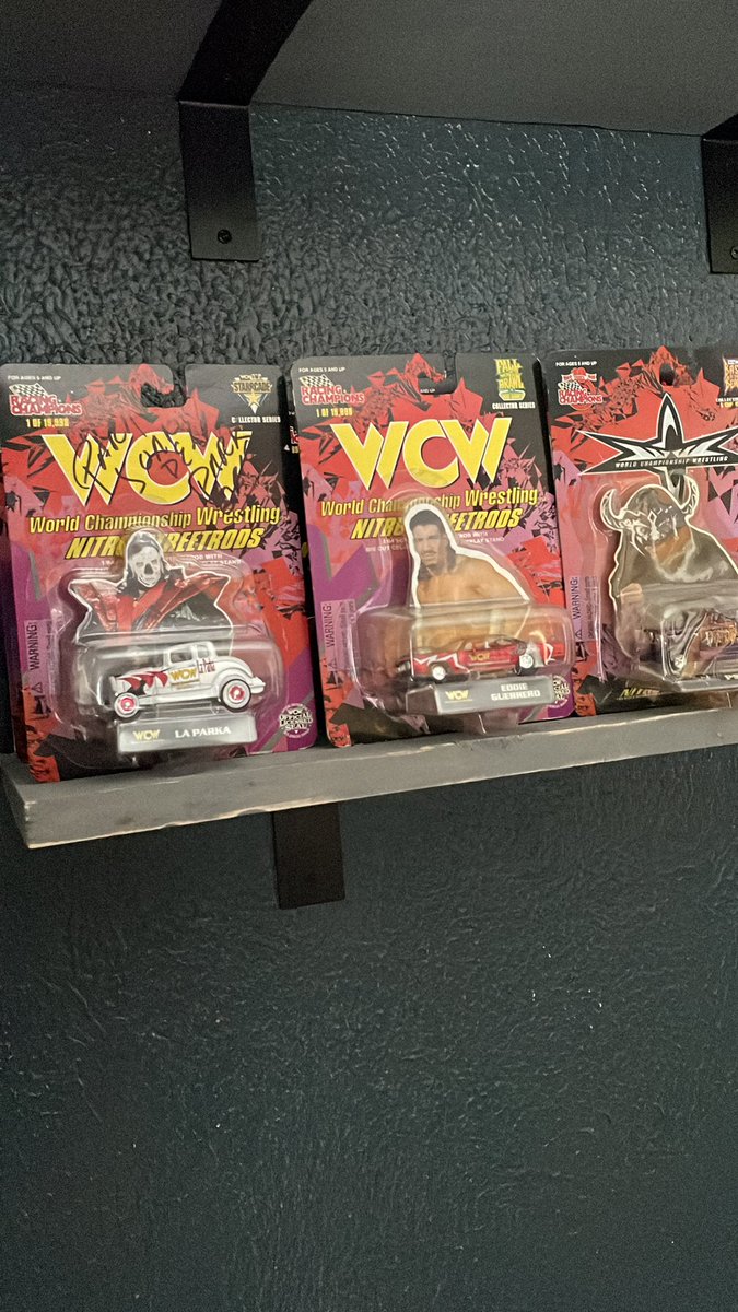 Una de mis posesiones más gratas para mi, los hot rods de WCW de @laparktapia, Eddie Guerrero y @PsicosisOficial.