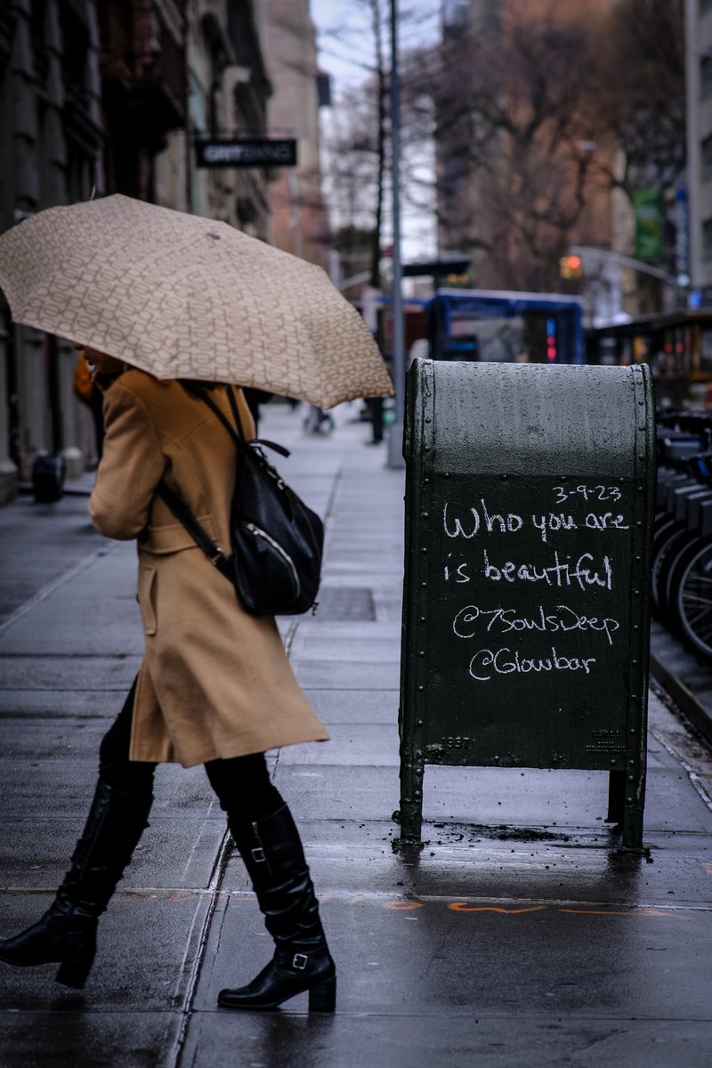 Just a reminder for your Monday. 

#signsofthetimes #7soulsdeep #glowbar #nycstreets #macro #fujistreetnyc #quotesoftheday #quotes #quotesaboutlife #WordsOfWisdom