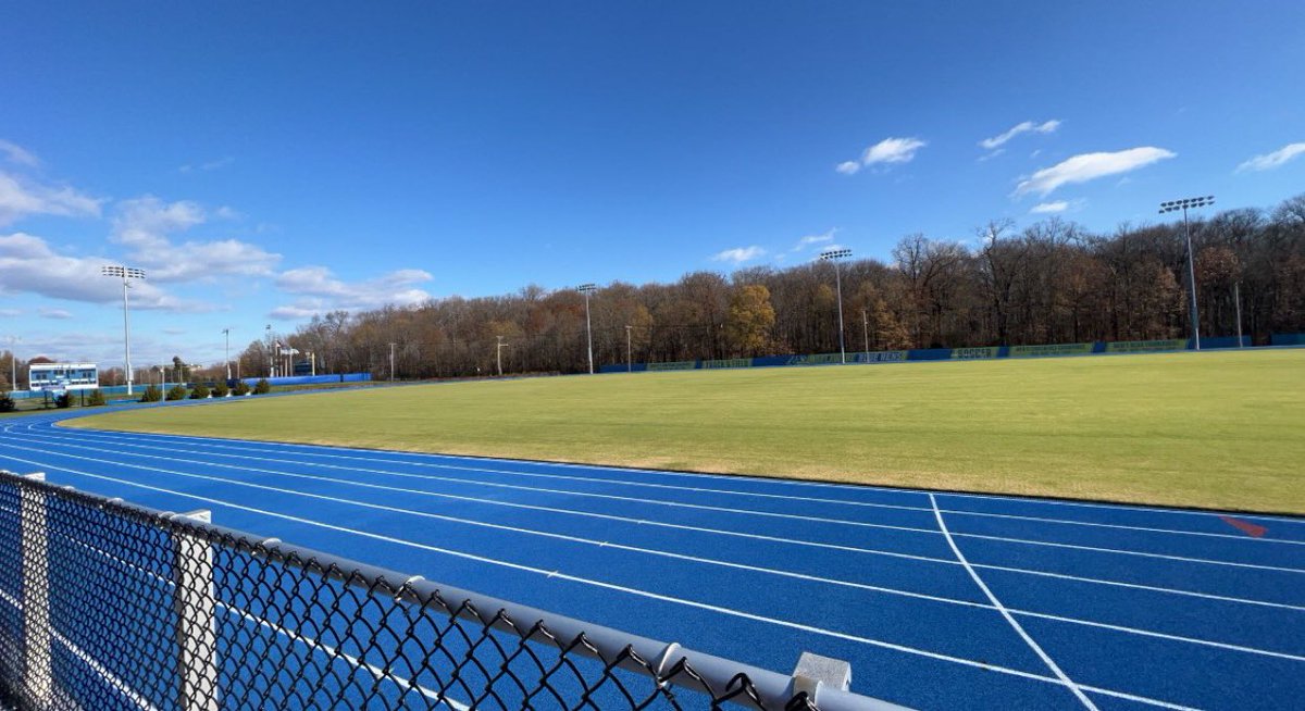 gianna_berkley's tweet photo. Had a lot of fun at my first ID clinic at the University of Delaware! It was great meeting @kellylawrence02 @Mevans018 and Shannon Coley! @UDelaware @UDBlueHens @DelawareWSOC https://t.co/9HntvQn0Qd