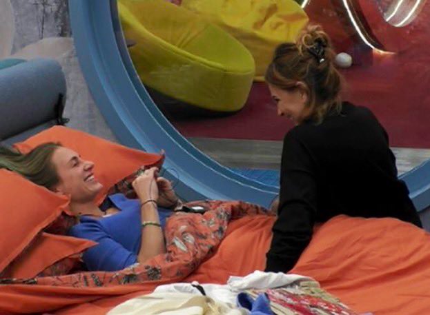 frances_ca09's tweet photo. Patrizia: “Devo essere onesta Nikita lo vedo che la stanno emarginando e già da un po’ di tempo”

PATTY LIPSTICK DICENDO LA VERITÀ 🔥🔥

Grazie da noi #Nikiters ♥️🥹

#gfvip https://t.co/MUJpCo52GM
