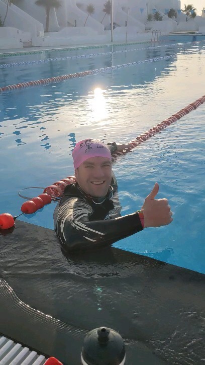 Lanzarote training camp day 2.
.
Morning swim focusing on improving position to reduce drag to swim more efficiently and faster. 🏊‍♀️
.
Spin over to Club La Santa for lunch. Few bumps in the way 😝
.
Brick run and a dip in the sea to cool down 🌊🥵
.
St… instagr.am/reel/Cpvrv-wAS…