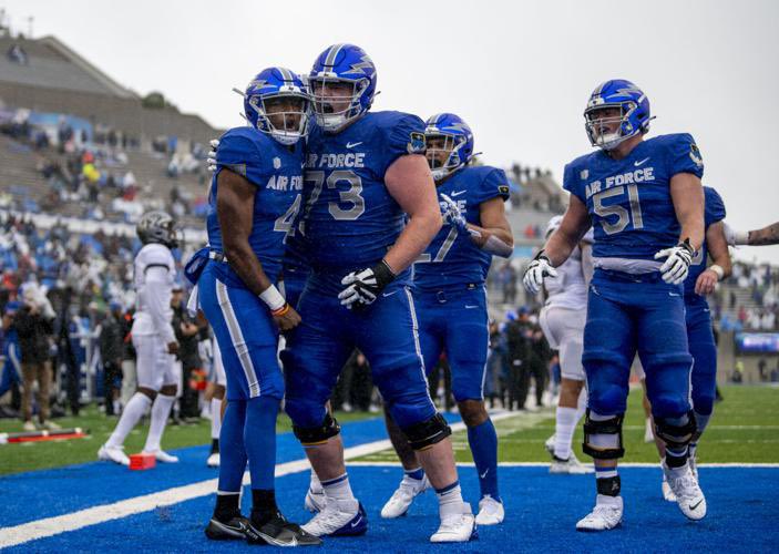 After a great conversation with @CoachLobotzke, I’m blessed to receive my first D1 offer from the United States Air Force Academy!! @EHSSports @CoachLeisz @CoachDanCasey @CoachE13915 @CoachTCalhoun @Coach_Thiessen @TFloss32 @Perroni247 @samspiegs @jackson_dipVYPE @RivalsNick