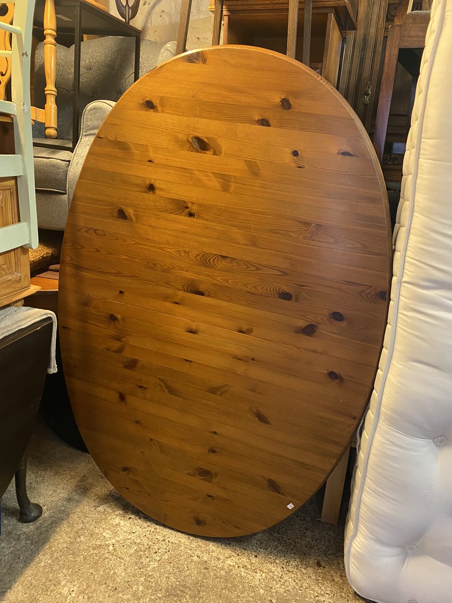 GlobeGalleries's tweet photo. Ducal Pine Dining Table
​
155cm (61") x 104cm (41") x 74cm (29")

£95.00

#Ducal #Pine #DiningTable #GlobeGalleries #Andover #ShopLocal #SmallBusiness #FamilyBusiness #Preloved #AntiquesAreGreen #Recycle #Repurpose #Reuse https://t.co/bVHPt1XbbE