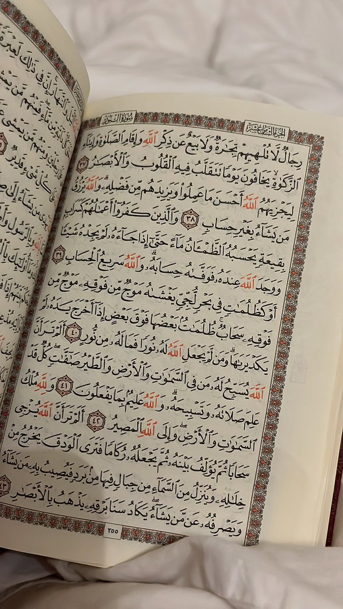 hindFDTX's tweet photo. يا مقلب القلوب ثبت قلوبنا على دينك 🤍🤲🏻

﴿رِجالٌ لا تُلهيهِم تِجارَةٌ وَلا بَيعٌ عَن ذِكرِ اللَّهِ وَإِقامِ الصَّلاةِ وَإيتاءِ الزَّكاةِ يَخافونَ يَومًا تَتَقَلَّبُ فيهِ القُلوبُ وَالأَبصارُ﴾ https://t.co/HmUwvQATw8
