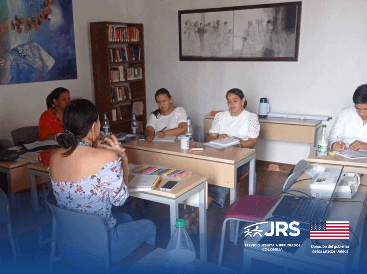 ColombiaJRS's tweet photo. #JRSEnLasRegiones 

Hoy iniciamos actividades en nuestras nuevas oficinas satelitales ubicadas en las ciudades de Pereira y Cartagena.

Continuaremos con nuestra misión de acompañar, servir y defender en estos territorios.

Con el apoyo de:
@StatePRM 
@USEmbassyBogota https://t.co/kWEEKVz8NF