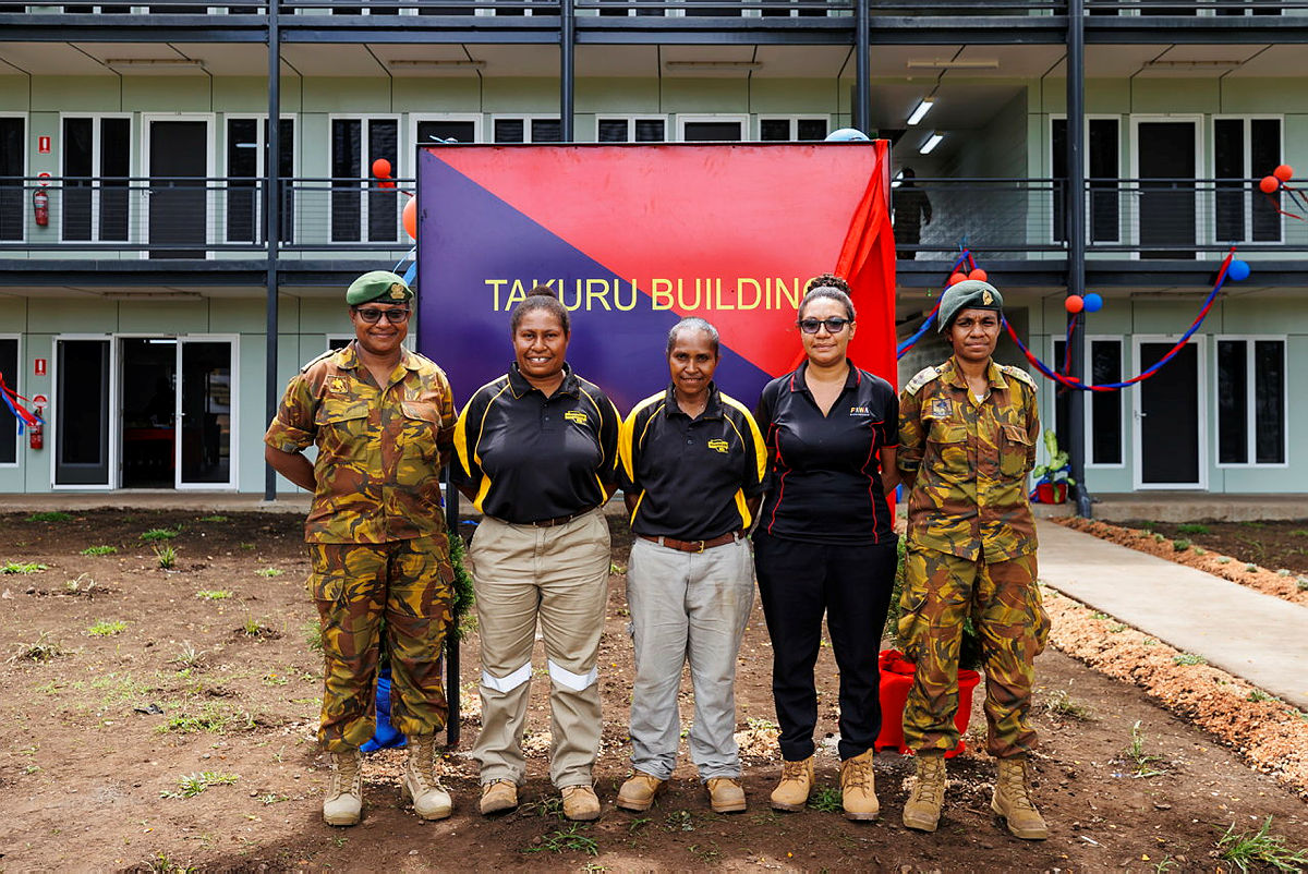 AusHCPNG's tweet image. Meet the pawa meris who led the design and construction of the new #PNGDF accommodation facility at Igam Barracks.
This project demonstrates the enduring #PNGAusPartnership between AU PG defence forces &amp;amp; the dedicated &amp;amp; talented professionals from the local industry. ⤵️
1/3