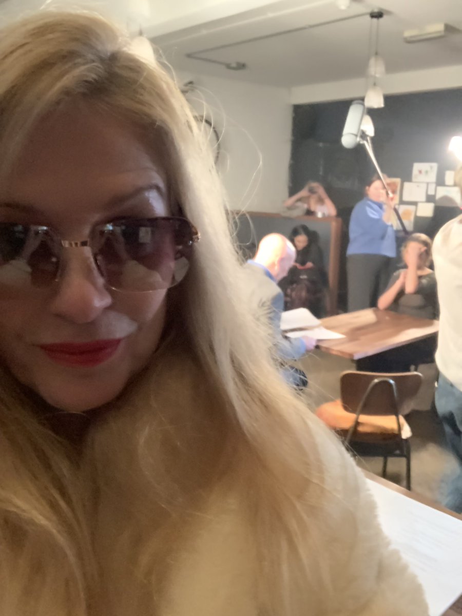 MichellevanRen's tweet photo. On set playing Precious# Steampunk# Juli https://t.co/Nq8YHHAYPR