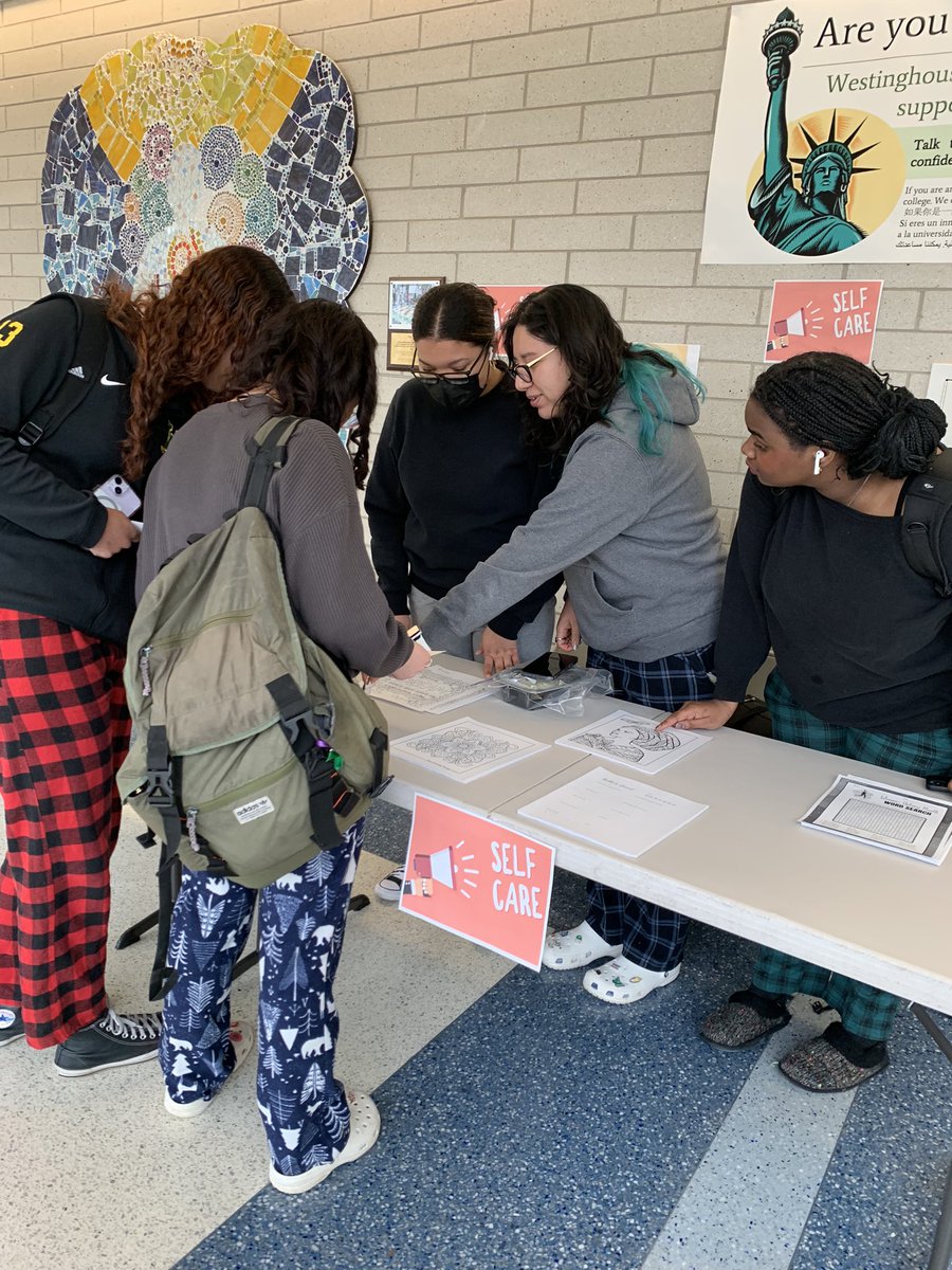MsBTrujillo's tweet photo. Today Los Warriors Latiné Student Union shared positivity and communicated the importance of self care #loveyourself  💕   @MonserratR31 @ksaldana25 https://t.co/WeX44aYDF7