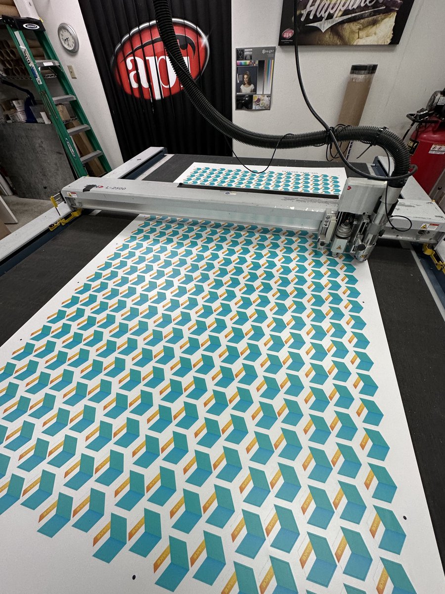 CakeApp_xyz's tweet image. Baking ---- I mean printing ---- some fresh Cake. 👀