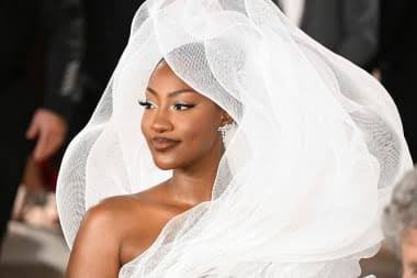 People are mad about this gele silhouette and? I love this use of a traditional shape at a high profile event, especially where audiences unfamiliar with Nigerian culture may look at this and see what they know as a symbol for divinity in art.