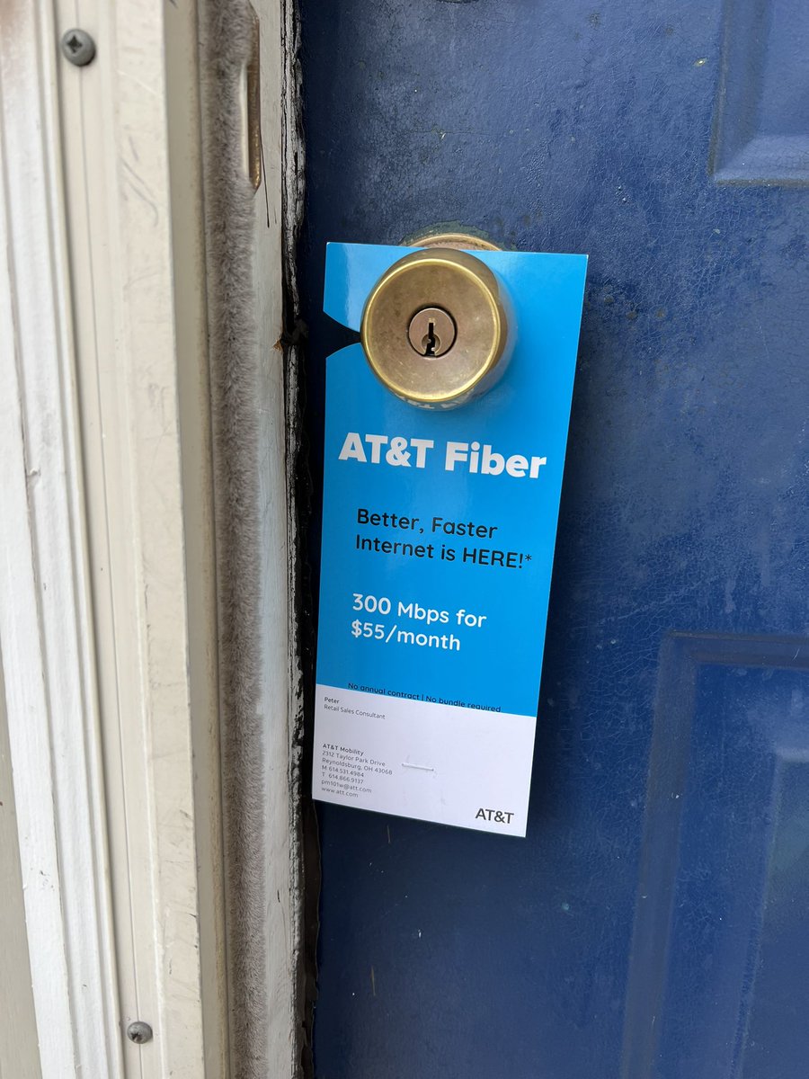 Yassersek's tweet photo. Cold? Snow? It doesn’t matter we spread the word  #TheBurg If you need Fiber call Peter at Reynoldsburg. @Jon_Russell__ @oliveiramikeO @KemmerlingAdam @Zoeek17 #lifeisgoodatatt https://t.co/q2R2jl1Paa