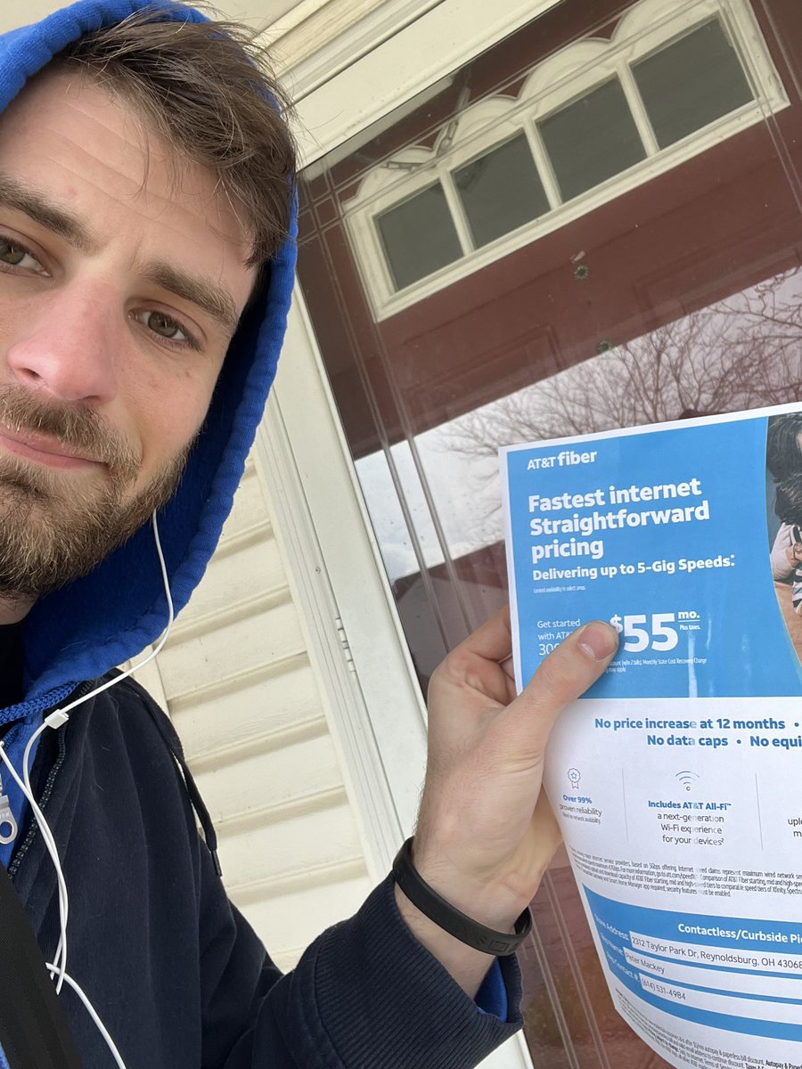 Yassersek's tweet photo. Cold? Snow? It doesn’t matter we spread the word  #TheBurg If you need Fiber call Peter at Reynoldsburg. @Jon_Russell__ @oliveiramikeO @KemmerlingAdam @Zoeek17 #lifeisgoodatatt https://t.co/q2R2jl1Paa