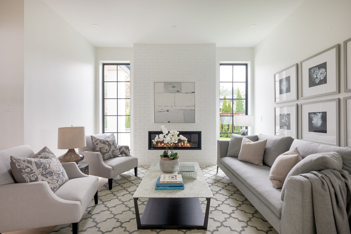 CentraWindows's tweet image. We just can&apos;t get enough of this beautiful project by Oksfeldt Developments showcasing how high quality windows can make your home look bright and spacious! 👀

#oksfeldtdevelopments #spacioushomes #modernhomes