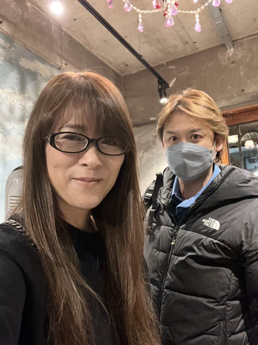 toshika453's tweet photo. 髪のメンテナンスは弟くん✂️✨
誕生日の日の最後の時間は弟と過ごしてました🤣💕
#表参道 #美容師 #urcastle https://t.co/g9LXr8bbiM