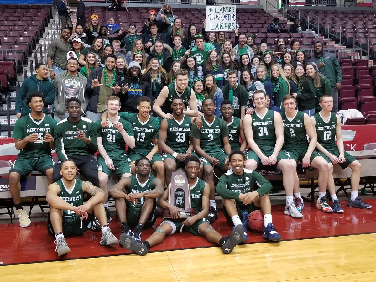 MiykahM's tweet photo. Wouldn’t want it any other way these past 5 years. Thank you Hurst family ☘️💚 https://t.co/1Xs1aaZiJe