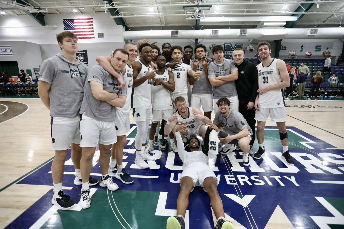 MiykahM's tweet photo. Wouldn’t want it any other way these past 5 years. Thank you Hurst family ☘️💚 https://t.co/1Xs1aaZiJe