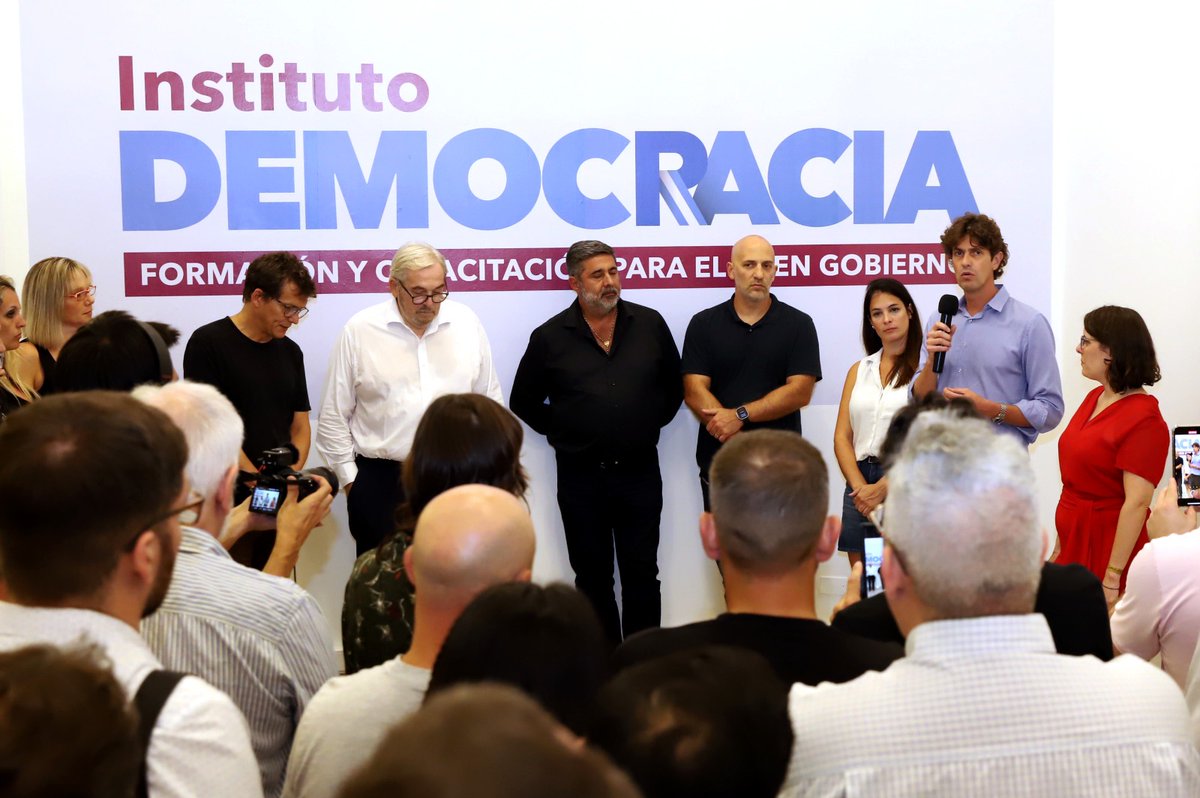 GugaLusto's tweet photo. Para gestionar mejor el Estado necesitamos más preparación. La inauguración del @inst_democracia es muy importante para acompañar la formación de dirigentes y militantes del radicalismo de la Ciudad. Les deseo éxitos para este año 💪🏼. https://t.co/6xjkefII5N
