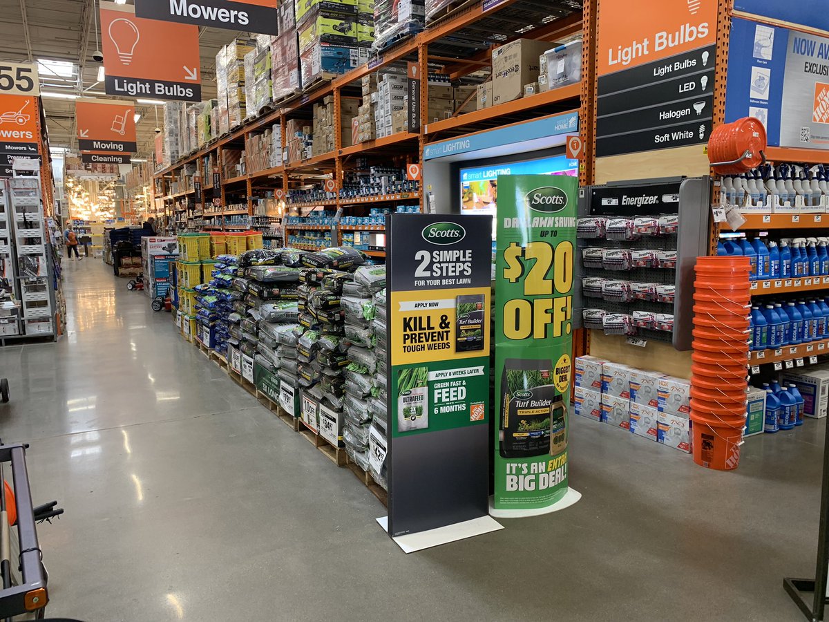 dinkcar's tweet photo. If you like your lawn like I like my Lawn, then get to The Home Depot or Lowe’s for the Scott’s Miraclegro Daylawn Savings Event. #SMGEmployee #Daylawnsavings https://t.co/vfODLflkSB