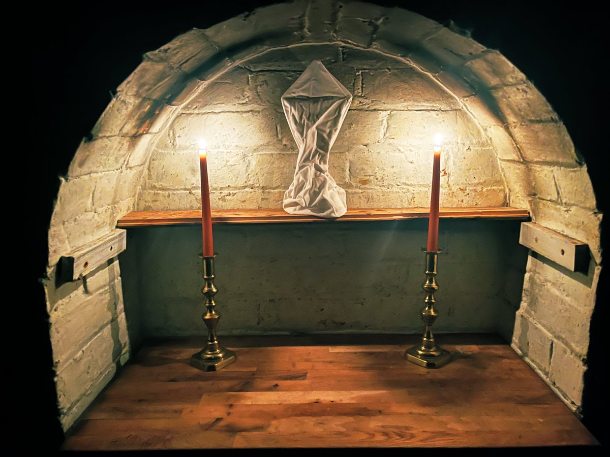 LaurenceF91's tweet photo. The Lord Almighty grant us a quiet night and a perfect end… prayers from the #homealtar https://t.co/SYfbodxekW