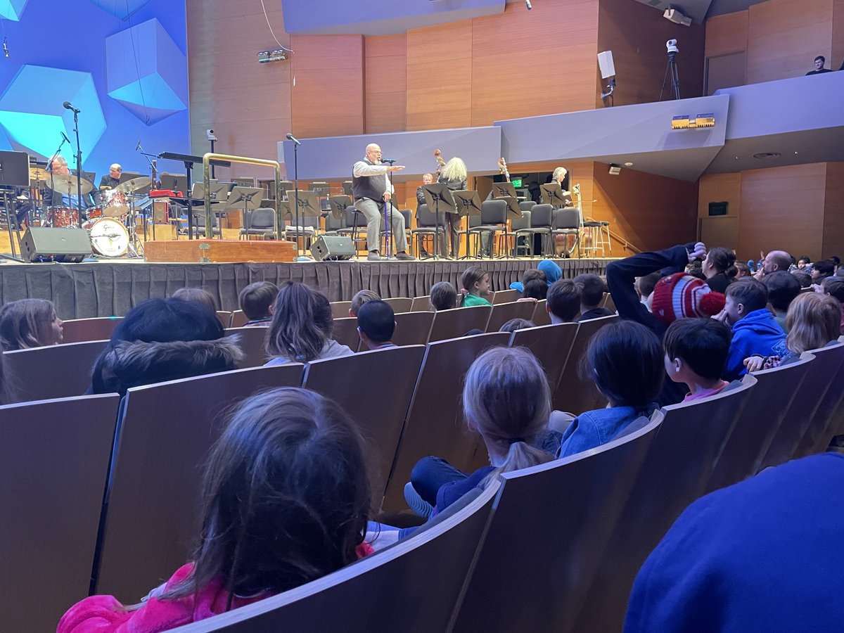 PartnershipPlan's tweet photo. We recently sponsored a grant to send every 4th grader in the district on a trip to Orchestra Hall to learn about instruments before they select what they'd like to play in 5th grade.  This is the #wonder that we make happen when you give generously. #PonyPride #grantsinaction https://t.co/mvPxdzsVJD