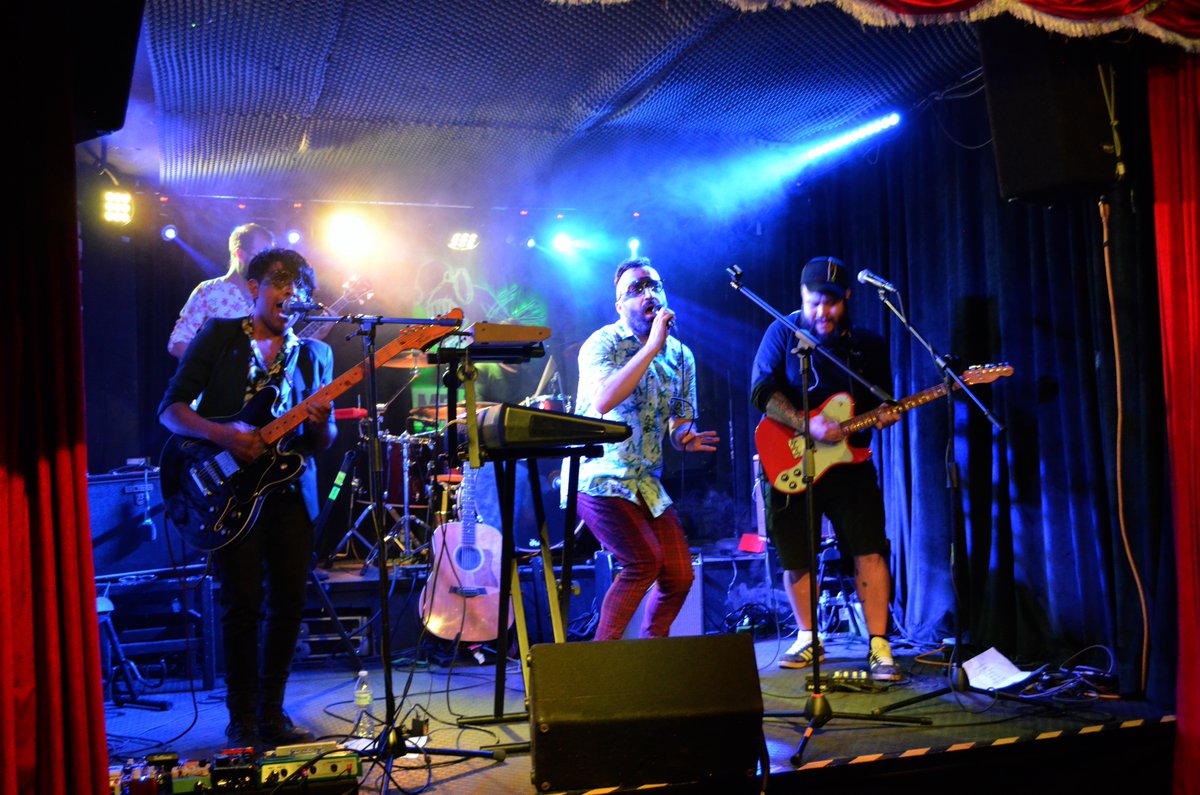 elgranotro3's tweet photo. Fue una noche distópica de electrorock + folk…

Fotografías de @zaraliz 

#elgranotro #electrorock #rock #toquin #postpunk #music #mexicanmusic https://t.co/JcAIcM41Jk